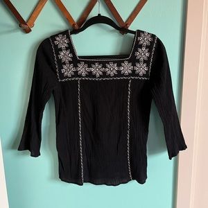 VTG Y2K Does 70s Embroidered Crinkle Peasant Top